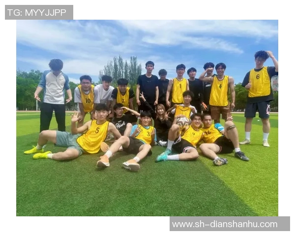 足球明星生活照合影展现球场之外的真实与魅力瞬间